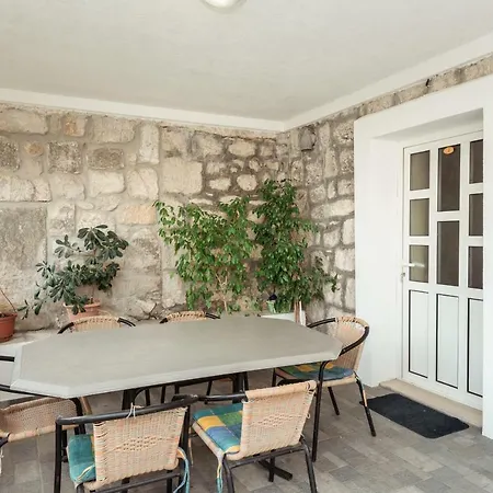 Srsen Apartment *